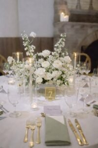 Table mariage fleurs et bougies